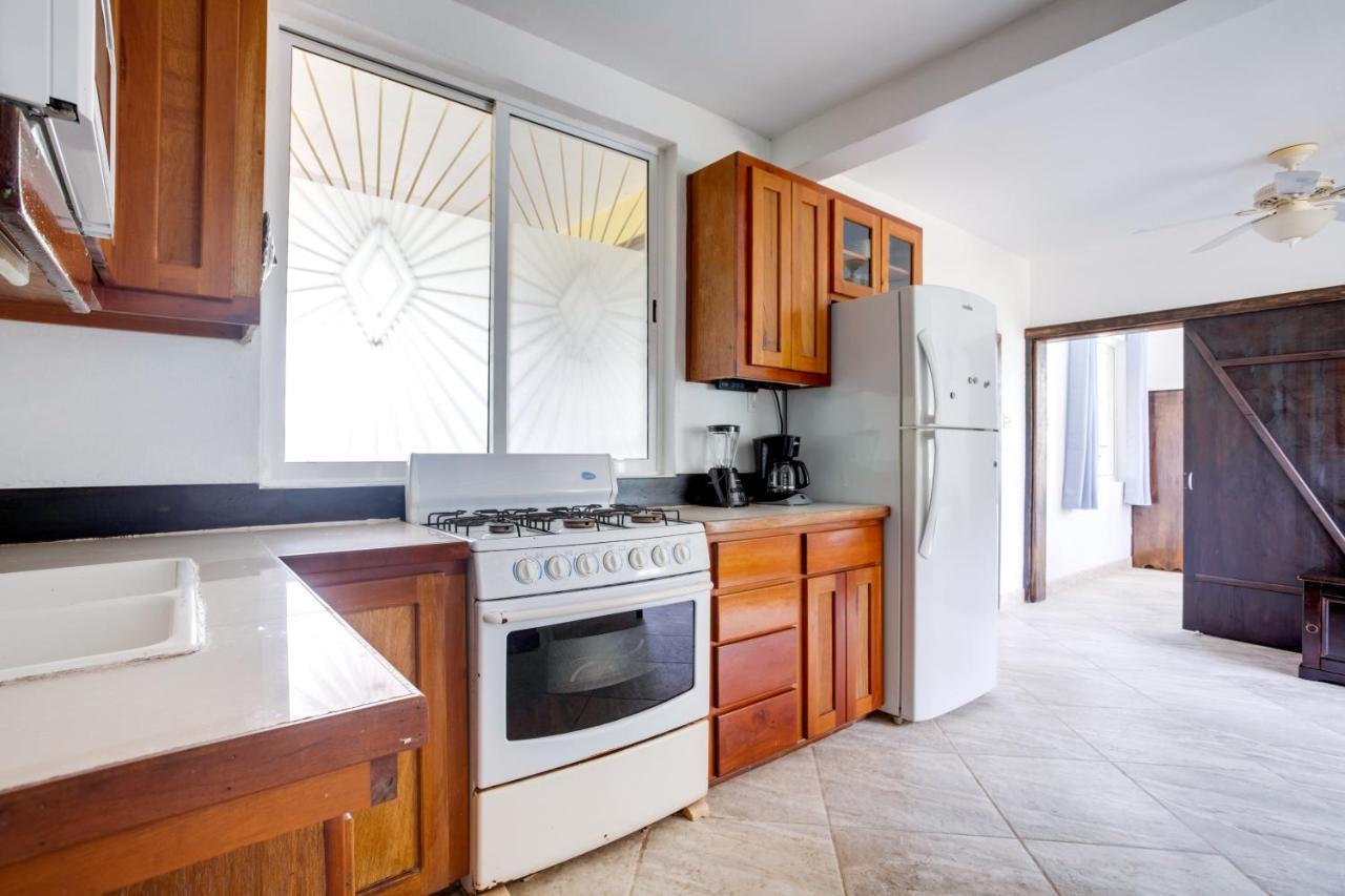 Placencia Driftwood Gardens Guesthouse מראה חיצוני תמונה